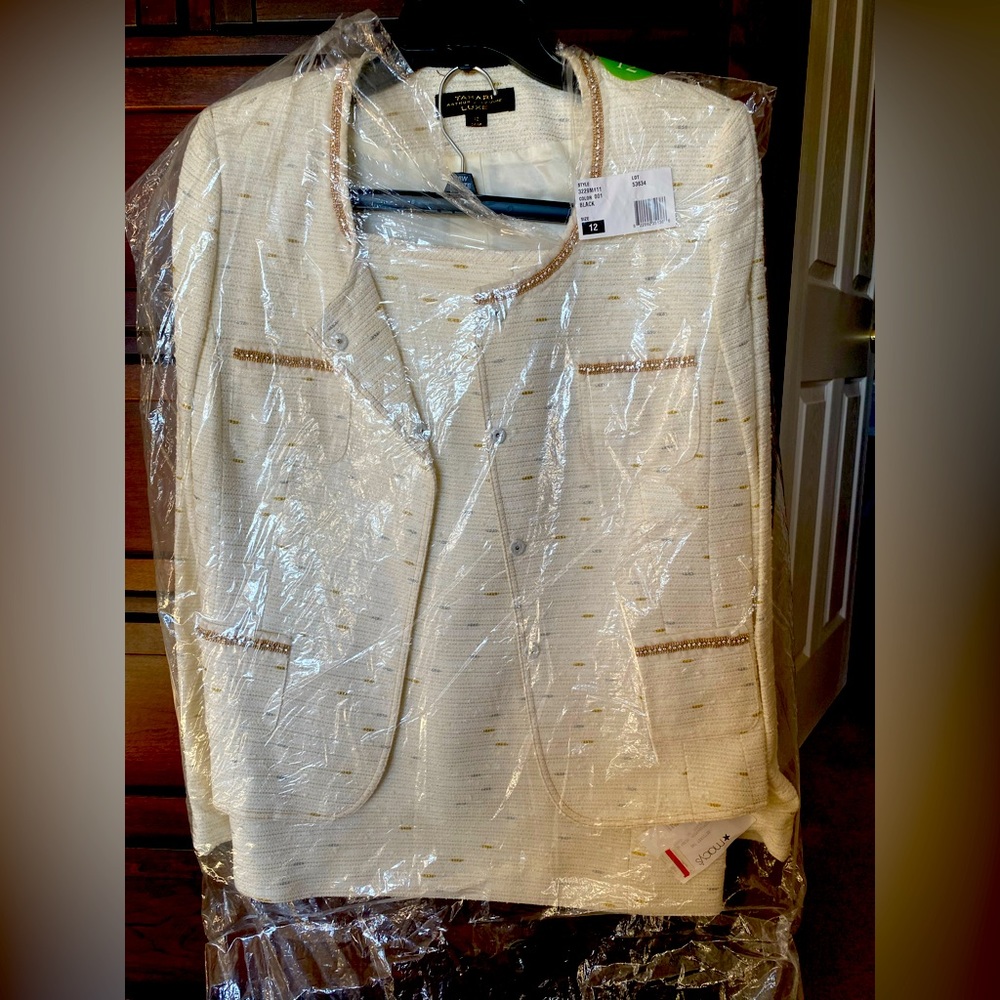 Tahari white suit size 12 with gold and silver accents NWT
